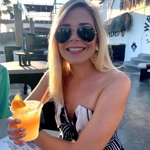 💕MEET YOUR SELLER💕